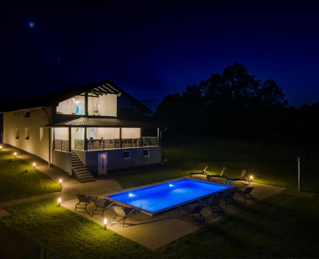 Plum House - With Pool * Gospic