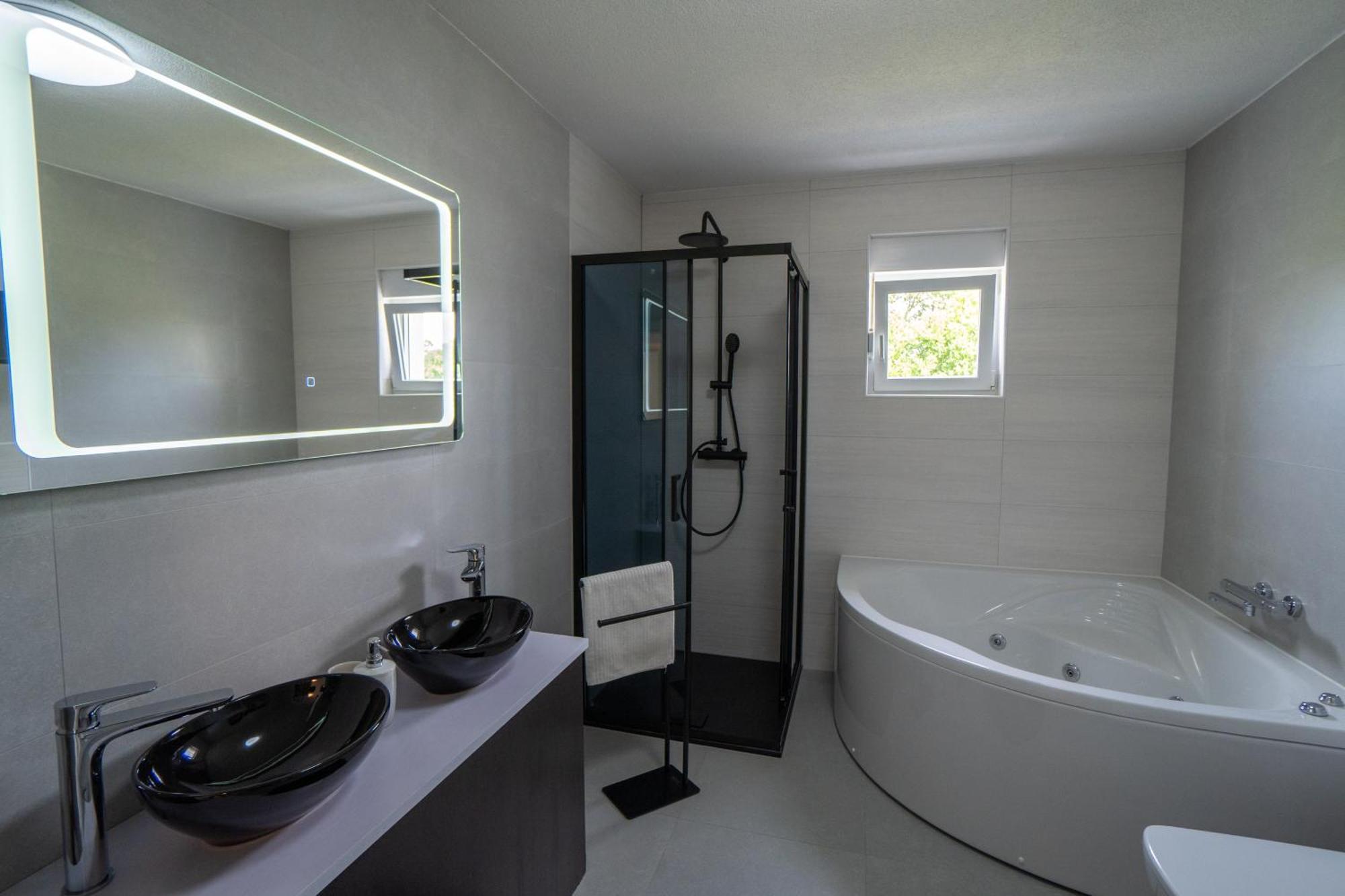 Villa Plum House - With Pool *