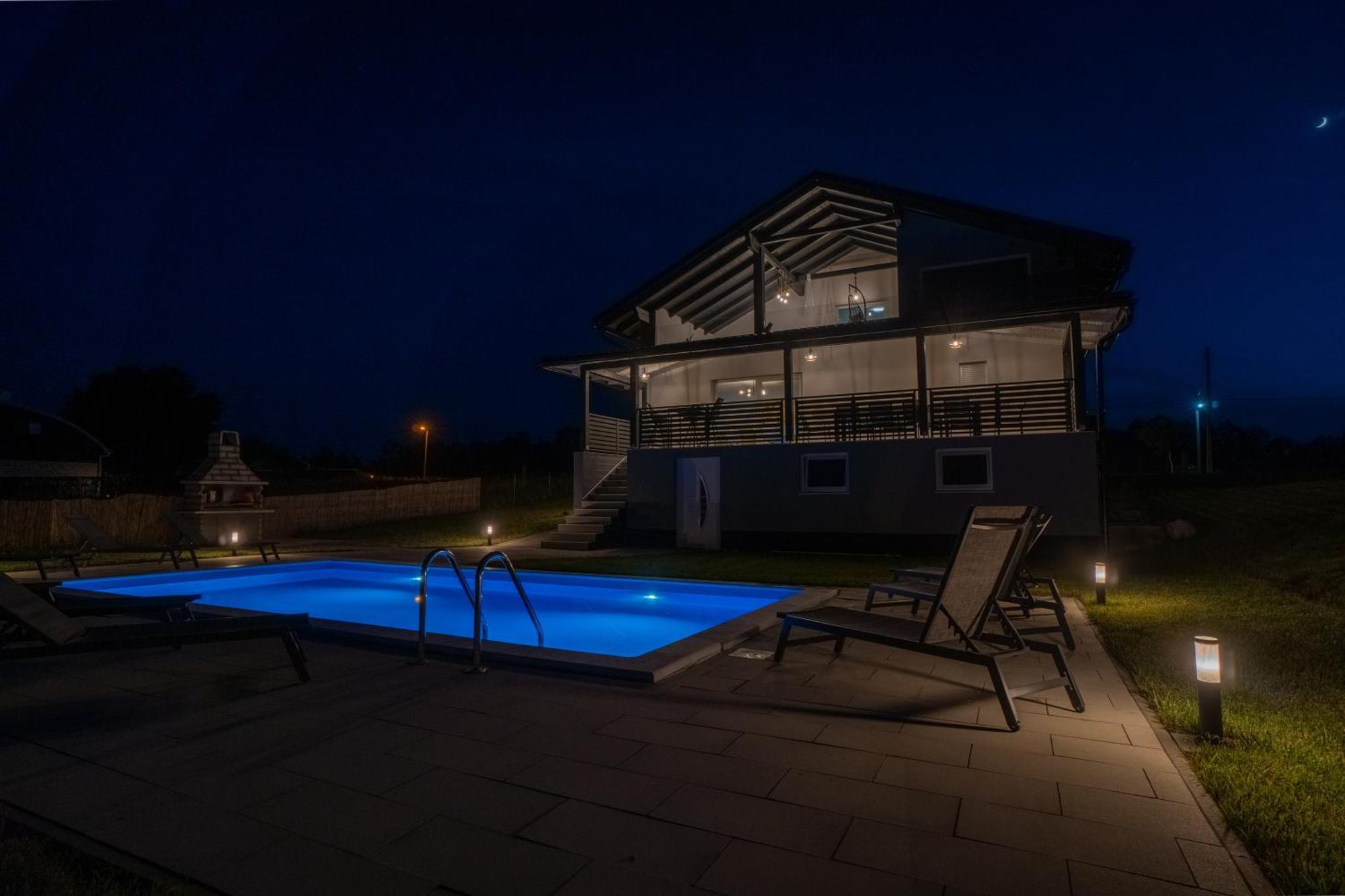 Plum House - With Pool Villa Gospic