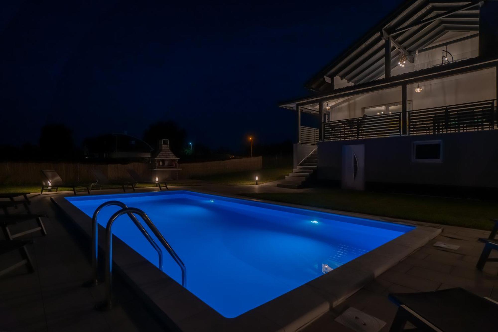 Plum House - With Pool Villa Gospic