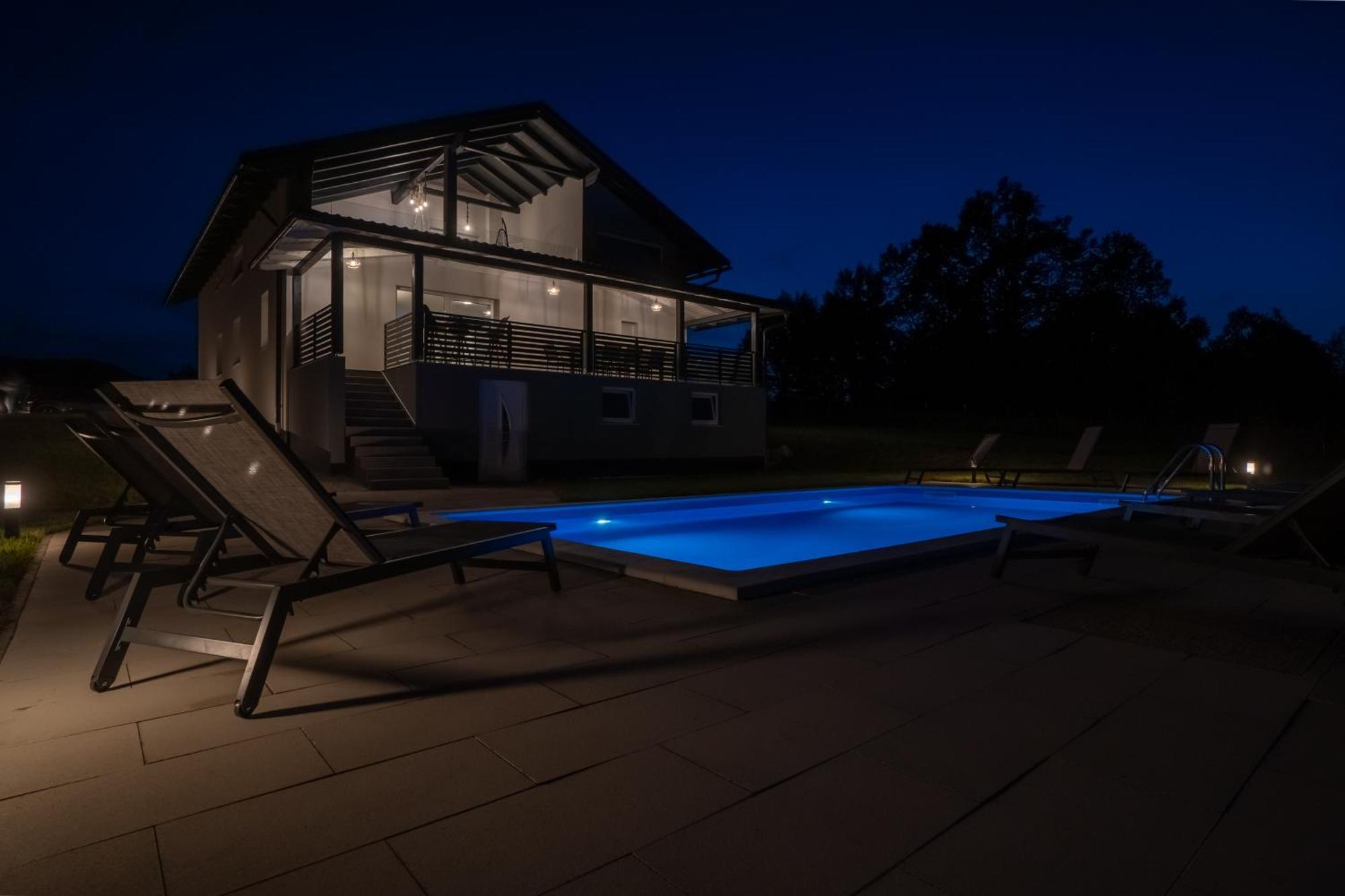 Plum House - With Pool Gospic