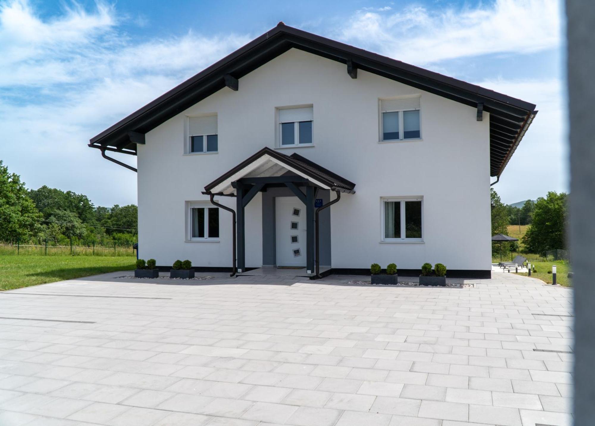 Plum House - With Pool Villa Gospic