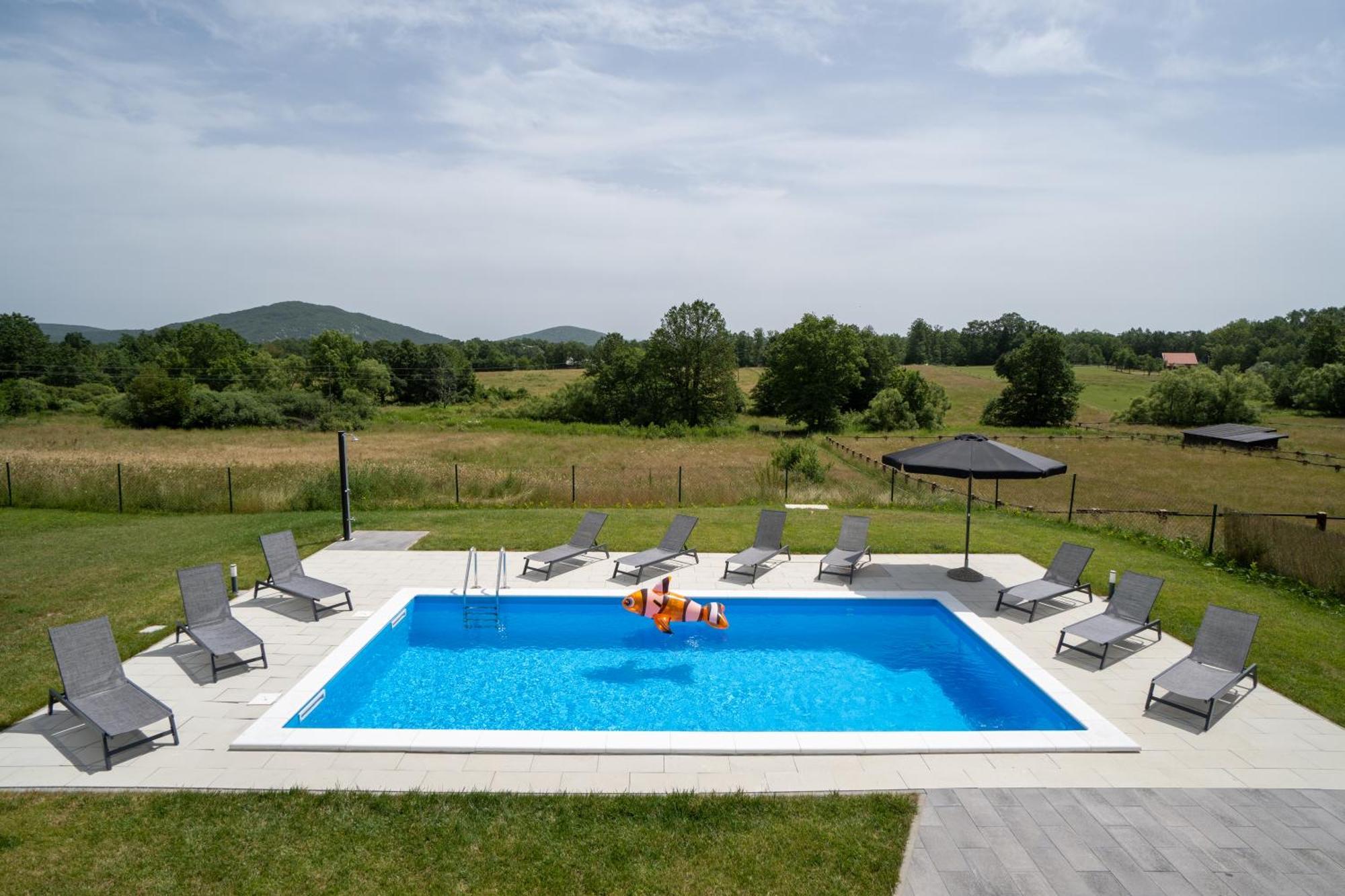 Plum House - With Pool