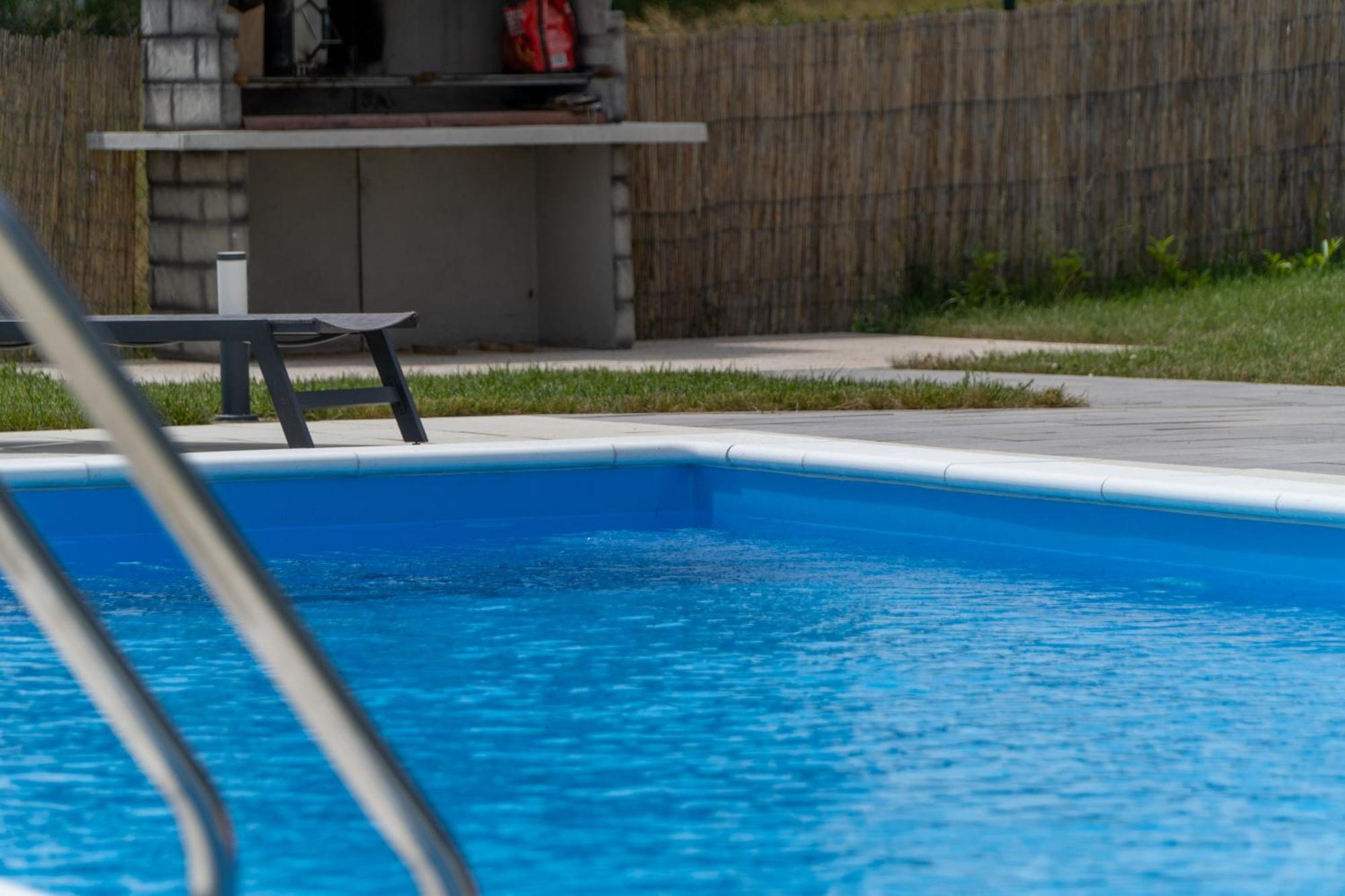 Villa Plum House - With Pool