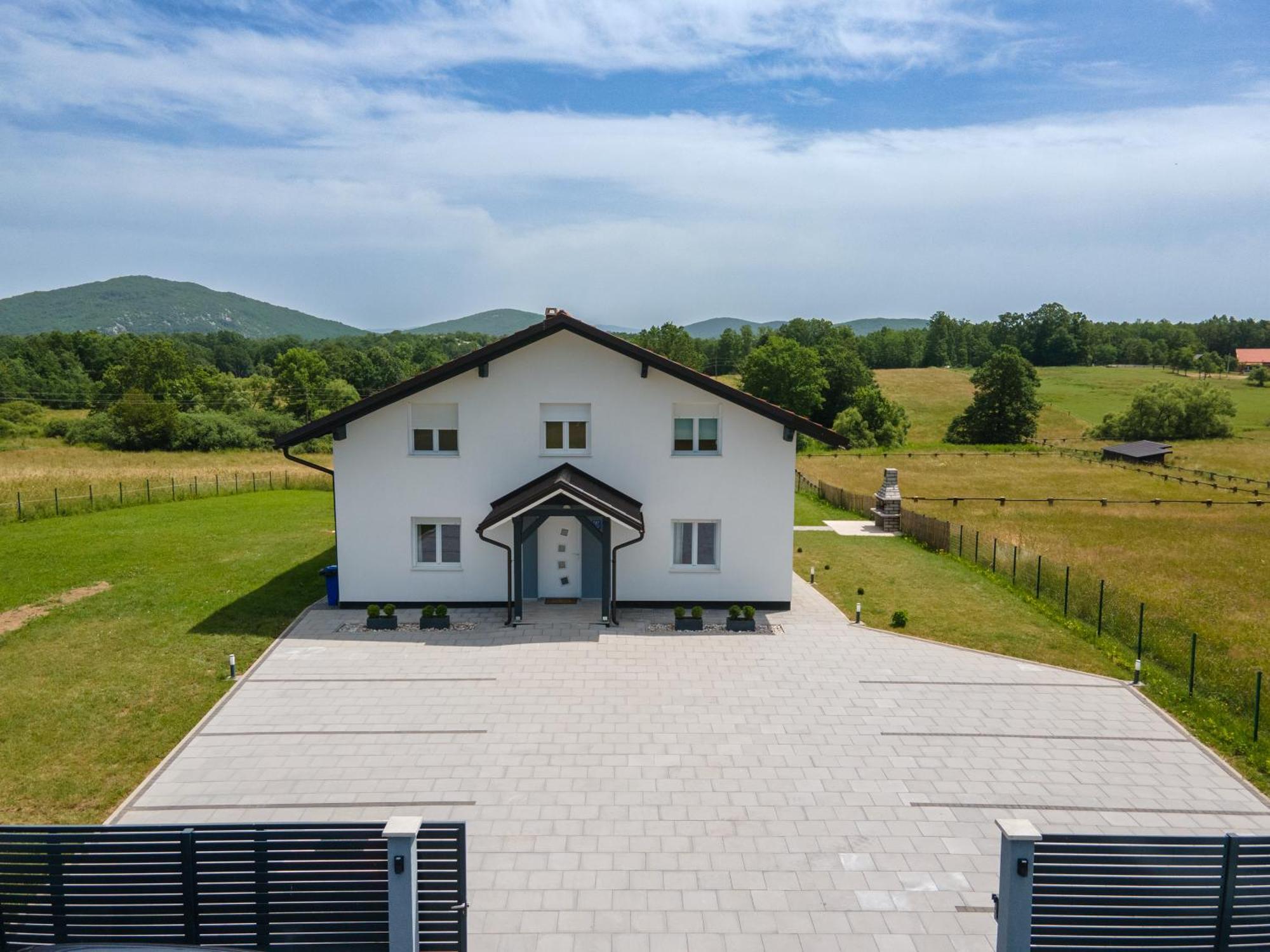 Villa Plum House - With Pool *