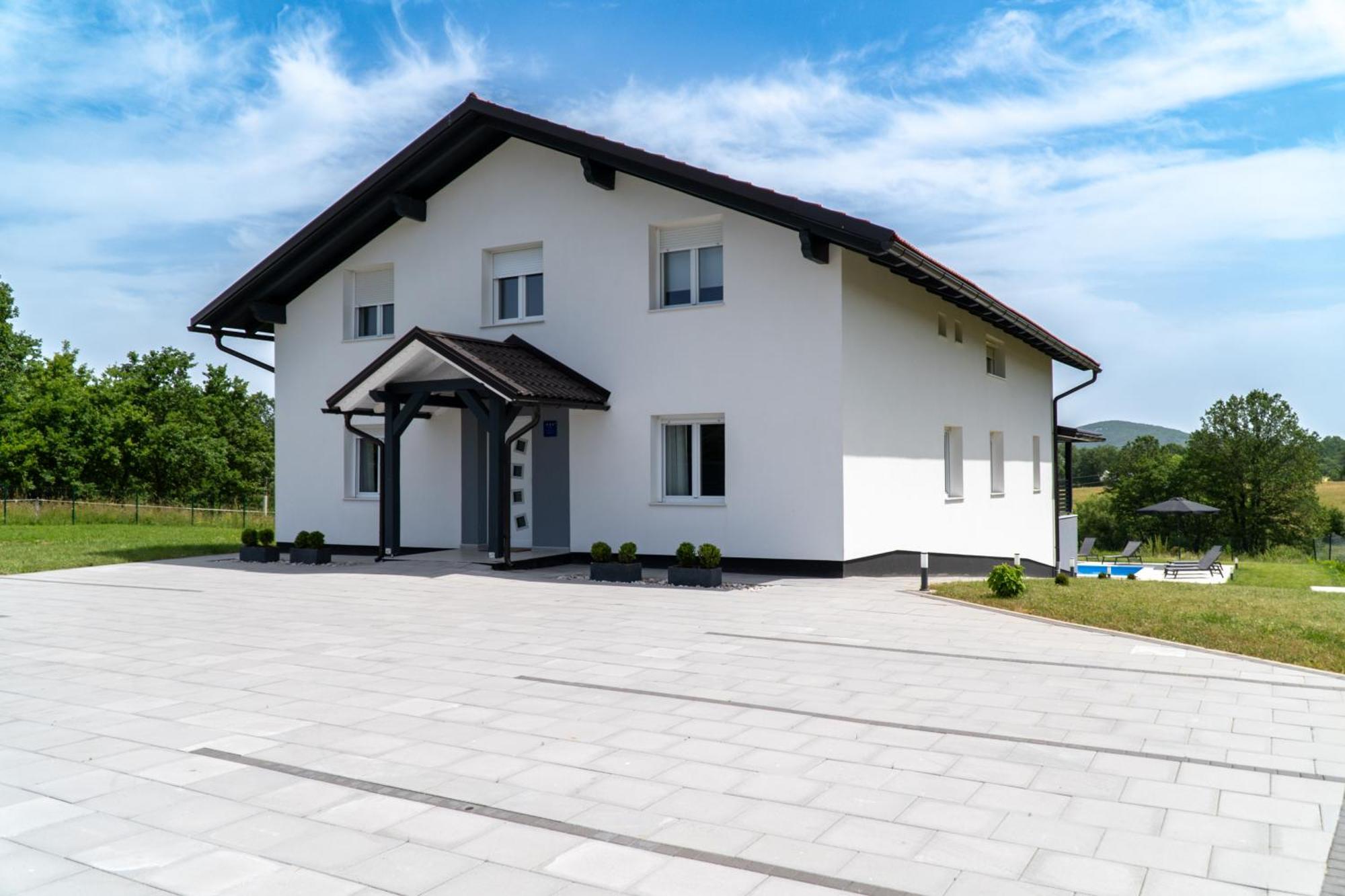 Plum House - With Pool Villa
