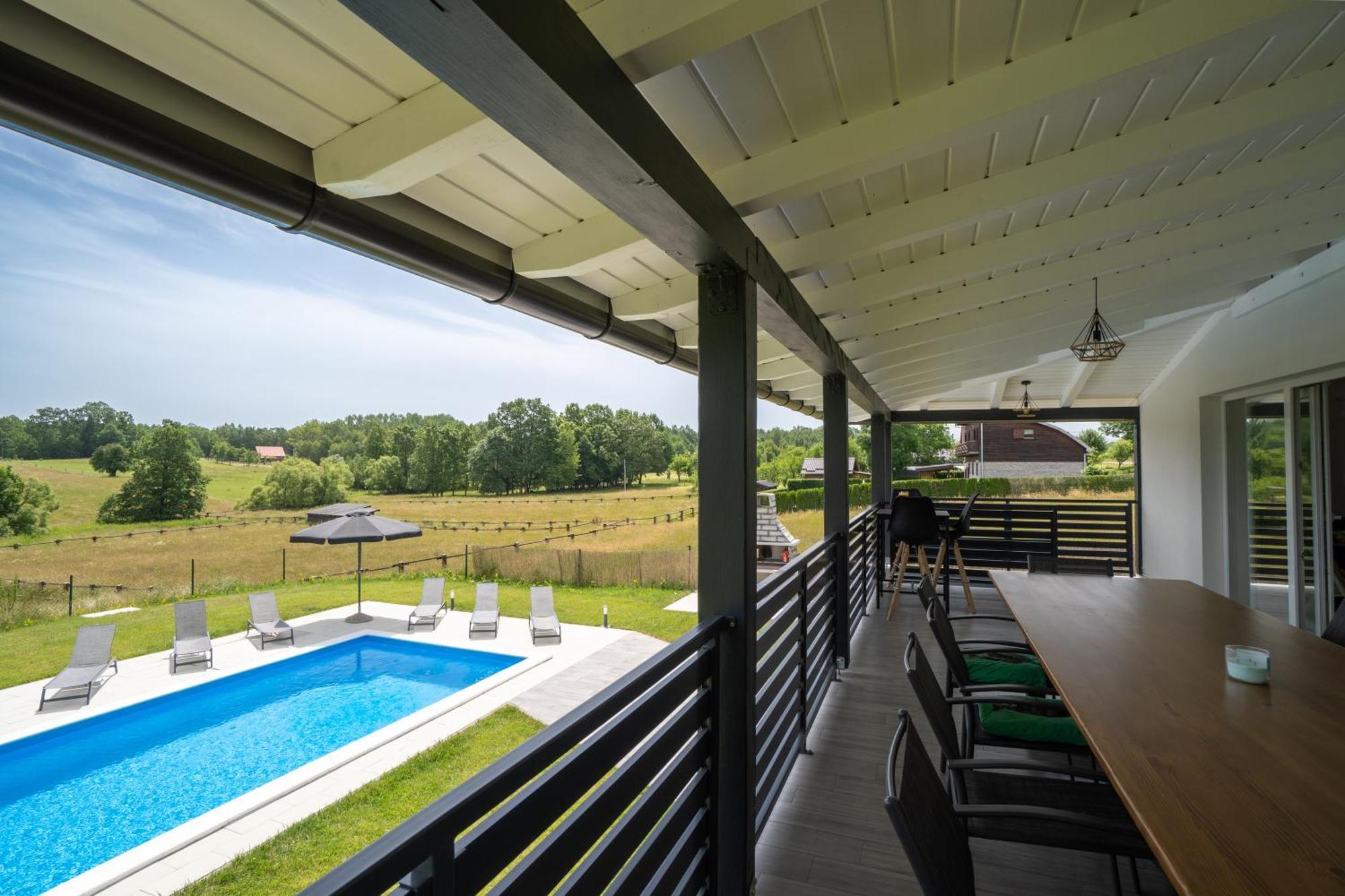 Plum House - With Pool * Gospic