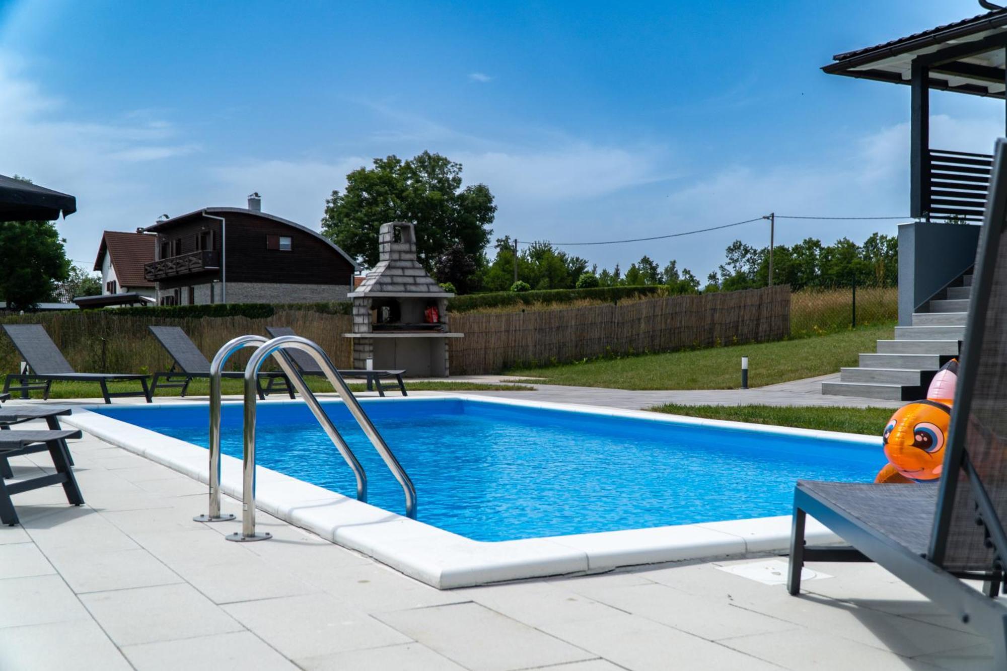 Villa Plum House - With Pool