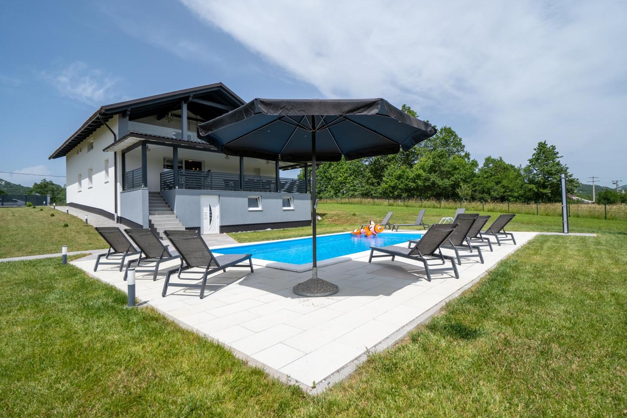 Plum House - With Pool Villa