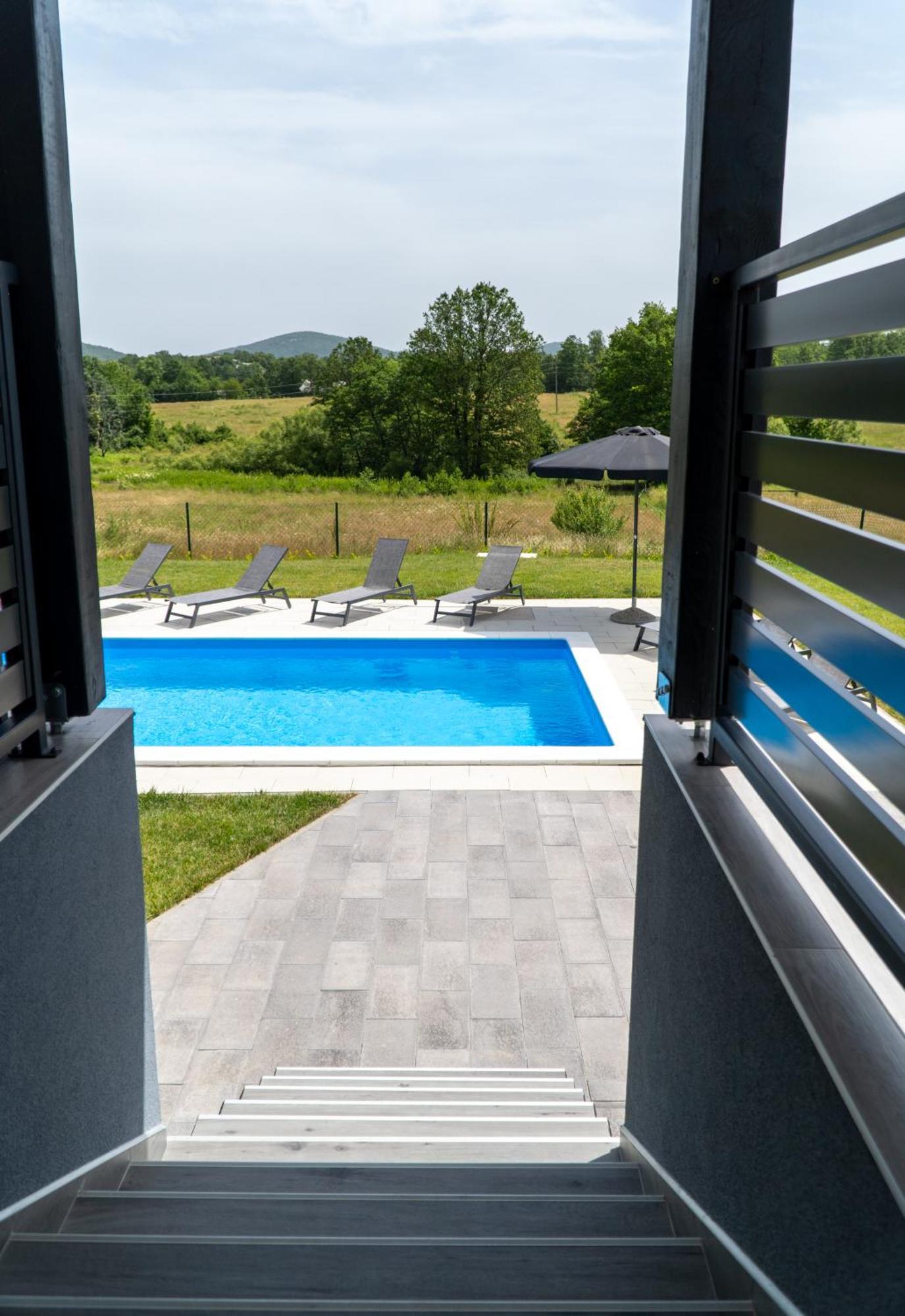 Villa Plum House - With Pool Gospic
