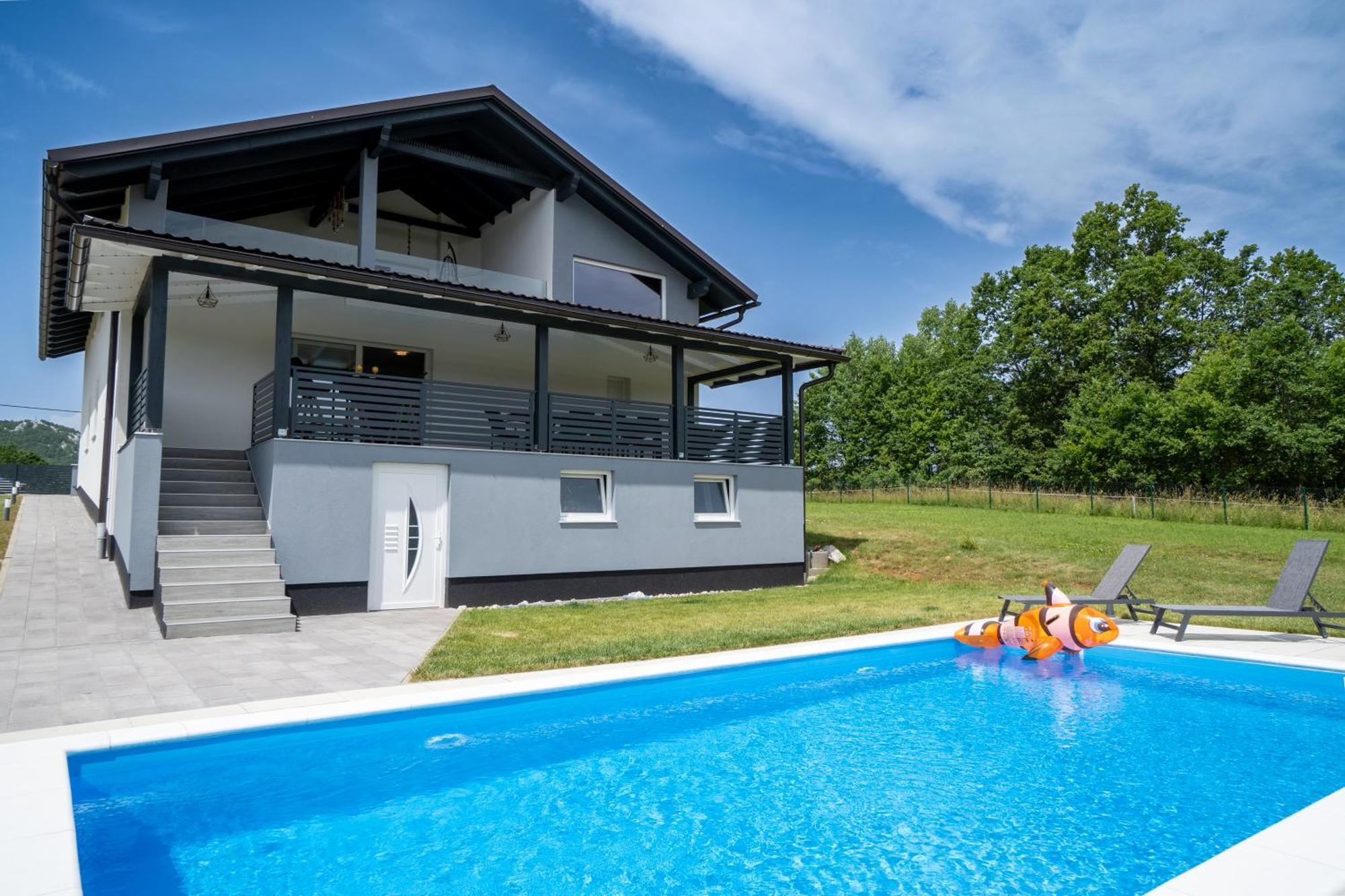 Plum House - With Pool * Gospic