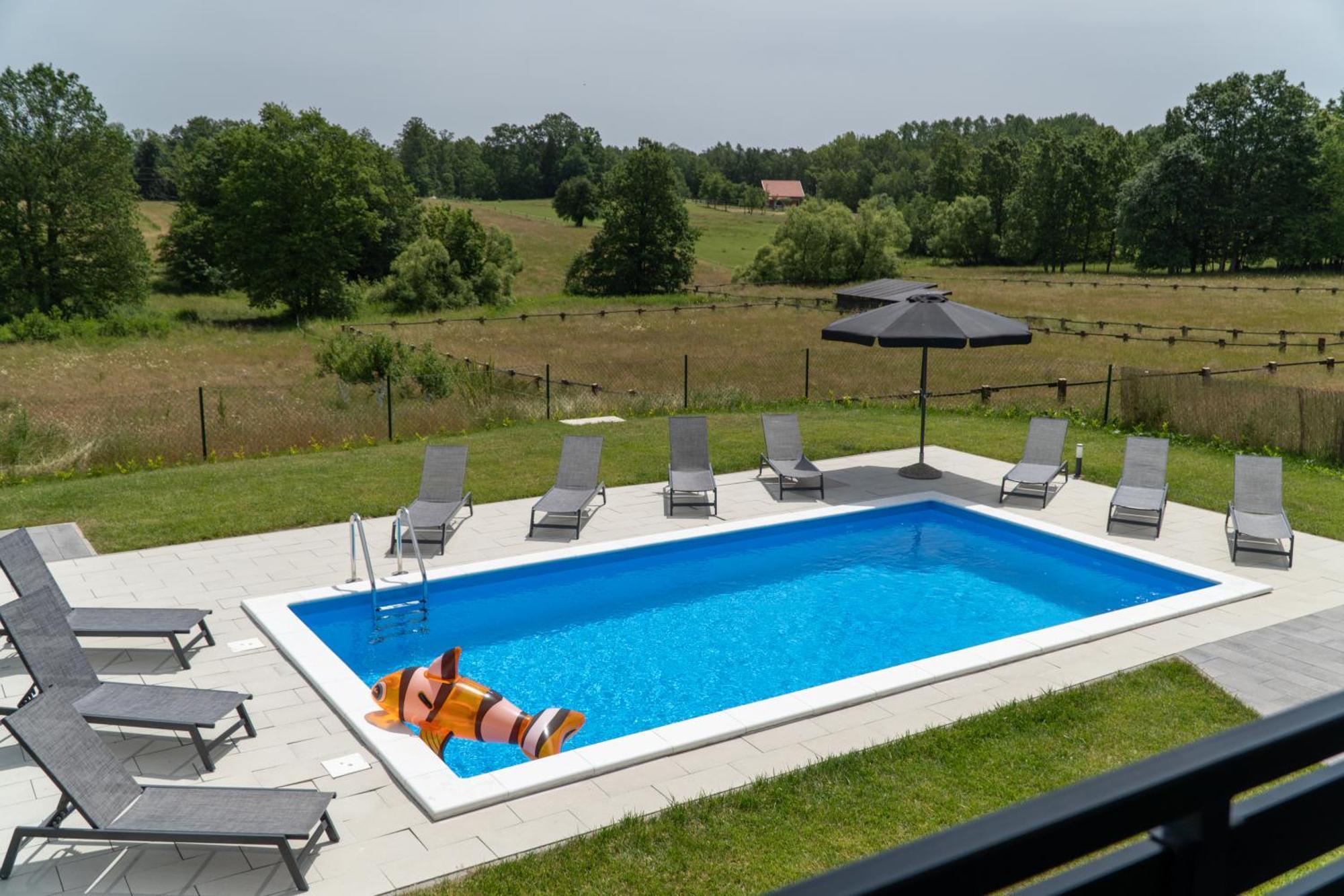 Plum House - With Pool Gospic