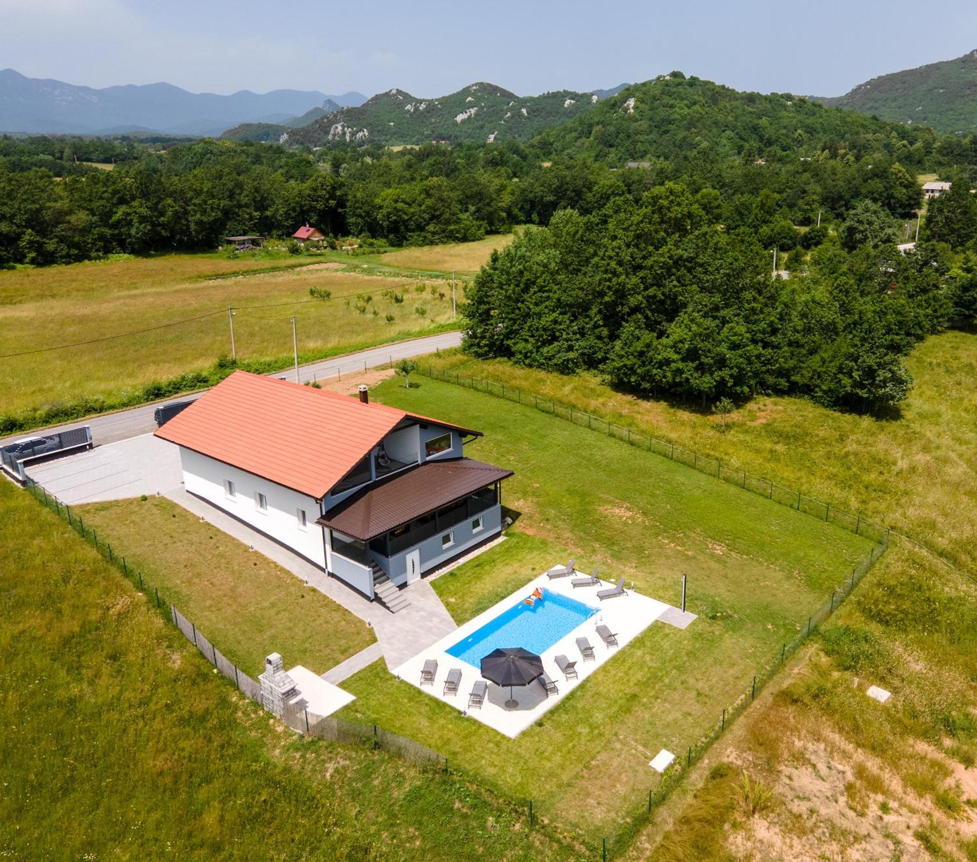 Plum House - With Pool Villa Gospic