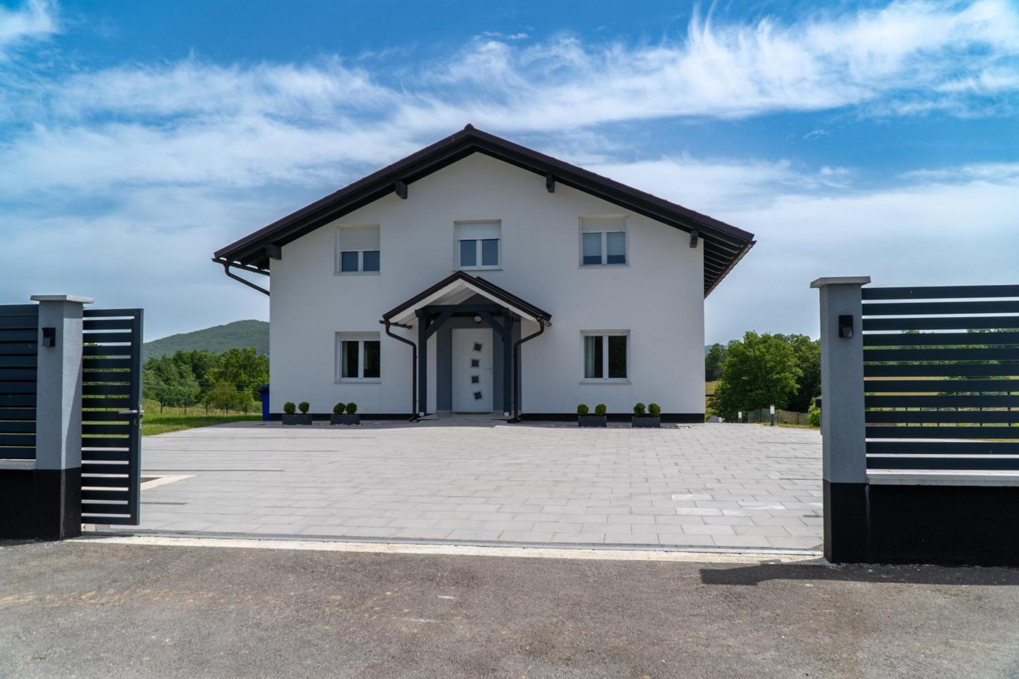 Villa Plum House - With Pool *